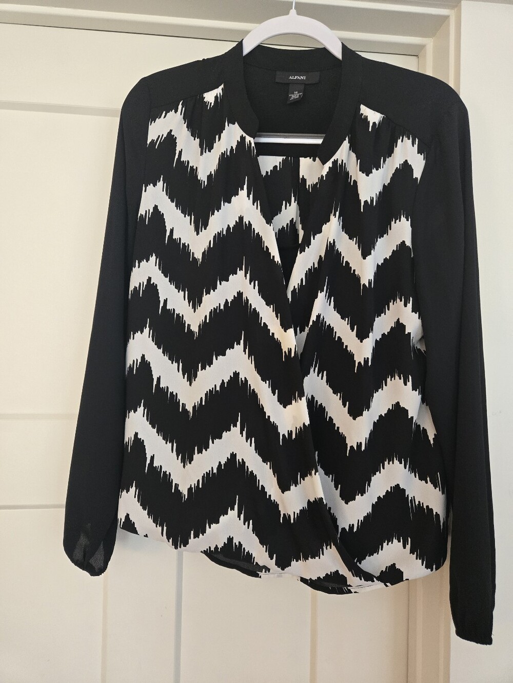 Alfani Black and White Chevron-Print Long Sleeve Blouse Size 14